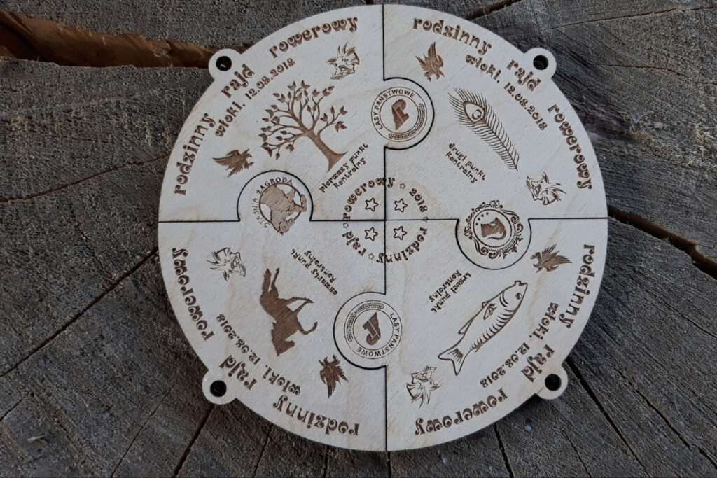 Innowacyjne medale drewniane puzzle – pamiątka rodzinna z rajdu rowerowego, projekt modułowy.
