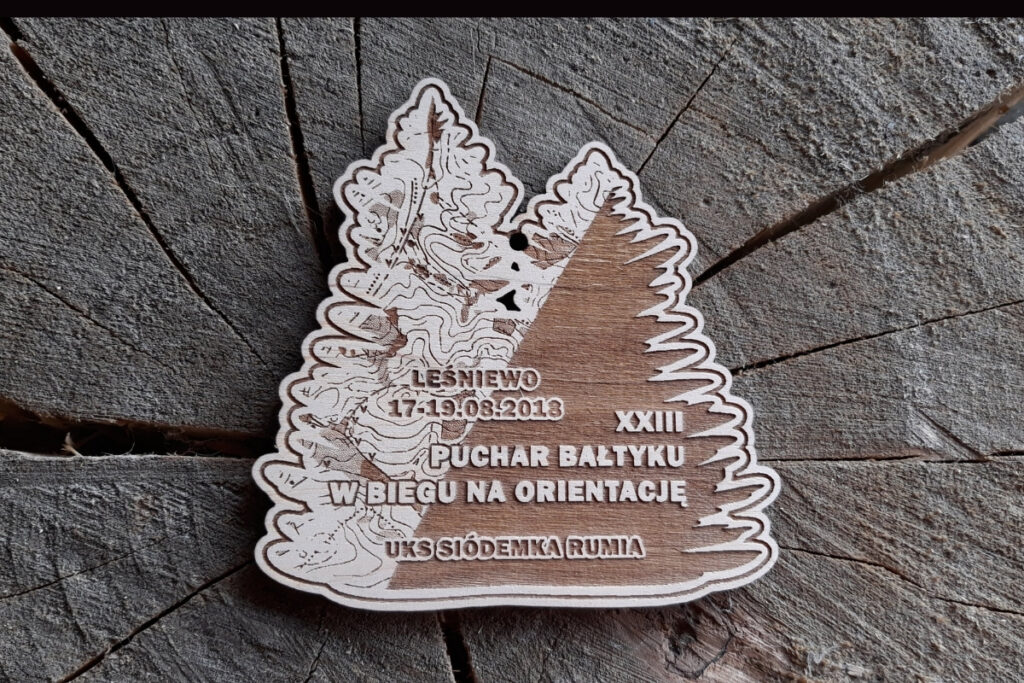 Pamiątkowy drewniany medal – Bieg na Orientację, Puchar Bałtyku, trofeum ekologiczne.