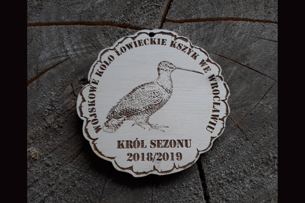 Personalizowane medale drewniane dla kół łowieckich – Król Sezonu, grawerowana pamiątka myśliwska.