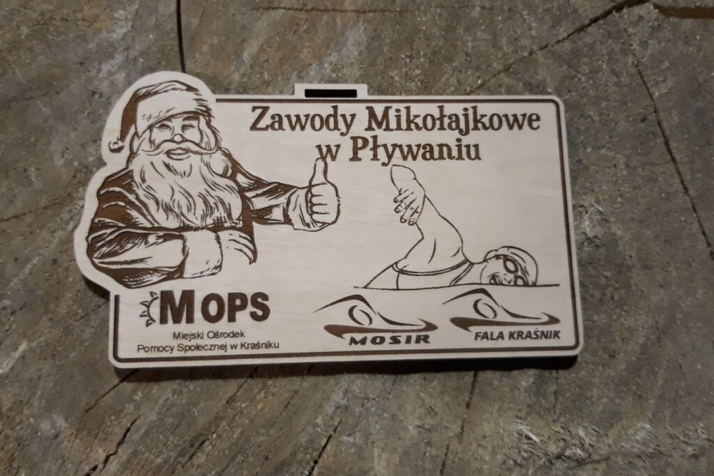 Medale drewniane pływanie – Mikołajkowe zawody pływackie, personalizowane trofea z grawerem dla dzieci.