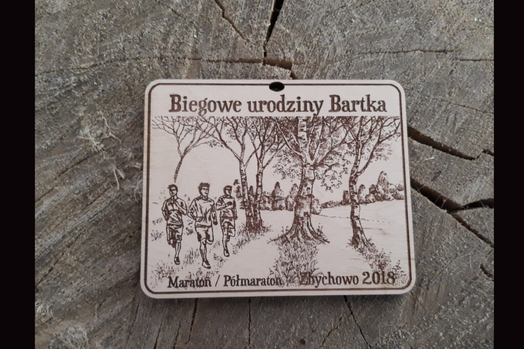 Personalizowane medale drewniane na zamówienie – pamiątkowe trofea na urodziny i imprezy prywatne.