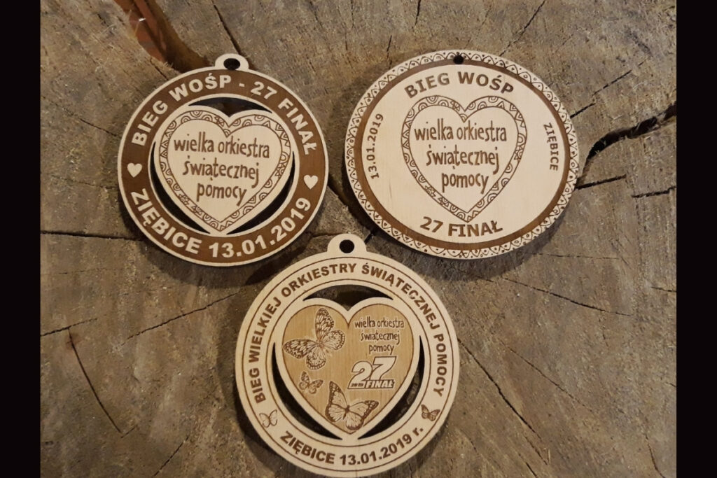 Medale drewniane WOŚP projekty – personalizowane trofea na biegi charytatywne.