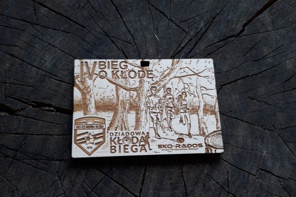 Drewniany medal na IV Bieg o Kłodę w Dziadowej Kłodzie.