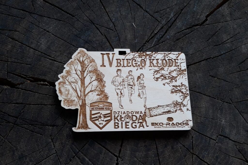 Drewniany medal na IV Bieg o Kłodę w Dziadowej Kłodzie.