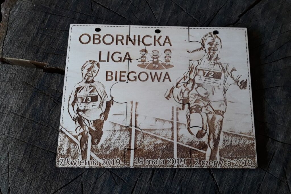 Drewniane medale puzzle dla dzieci, Obornicka Liga Biegowa, zestaw 3 części tworzących całość.