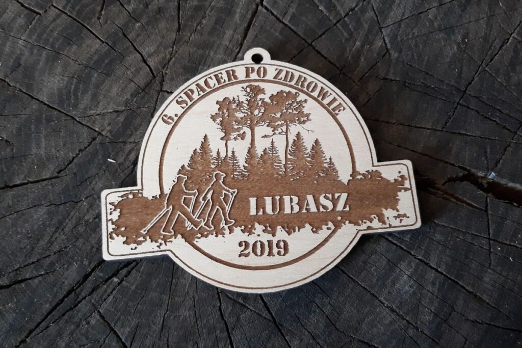 Drewniany medal pamiątkowy Spacer po Zdrowie, ekologiczne trofeum na marsz nordic walking lub rajd pieszy, grawerowany laserem medal eko.