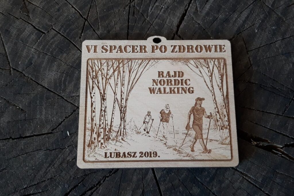 Drewniany medal pamiątkowy w stylu leśnym, ekologiczne trofeum na spacer po zdrowie, grawerowany laserowo.