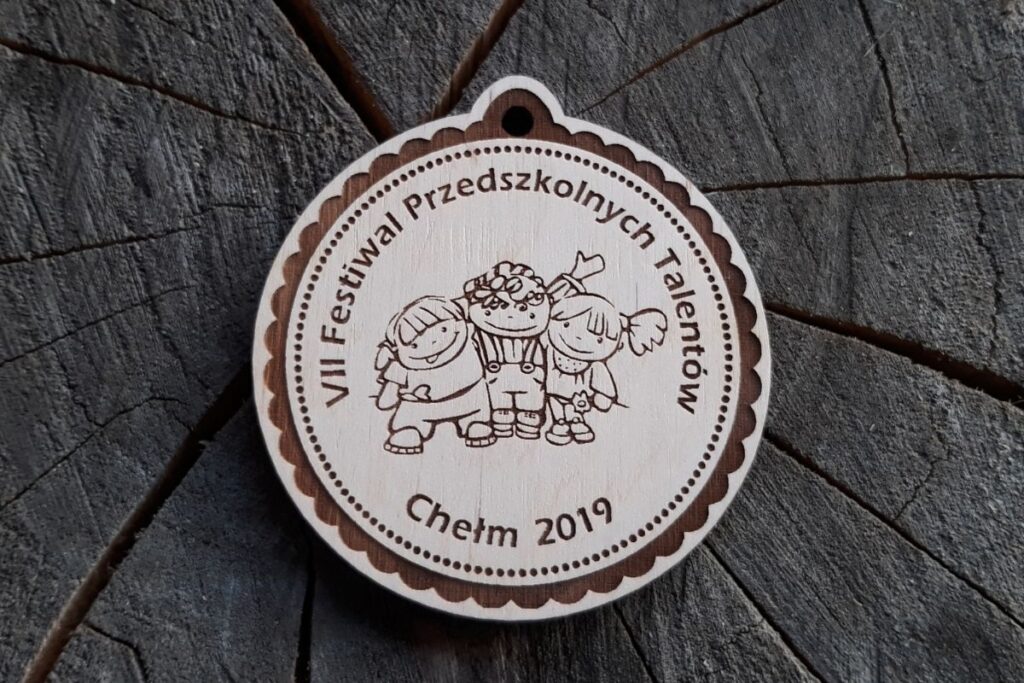 Drewniany medal dla przedszkolaka, ekologiczne trofeum na festiwal talentów, pamiątka dla dzieci z grawerem laserowym, medal eko do przedszkola.