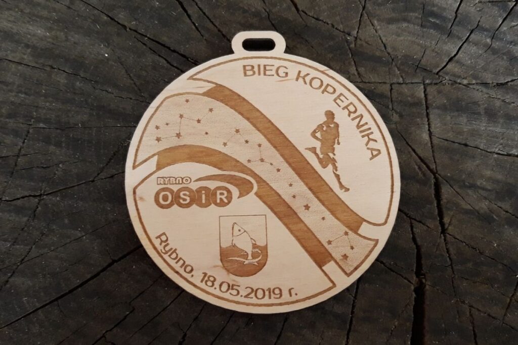 Drewniany medal Bieg Kopernika, ekologiczne trofeum sportowe z astronomem, pamiątka z biegu tematycznego, grawerowany medal eko.