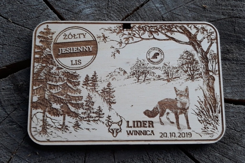 Medal na bieg jesienny z lisem, drewniane trofeum leśne, pamiątka Bieg Jesienny Lis, eko medal z grawerem zwierząt, medal brzozowy dla biegaczy.