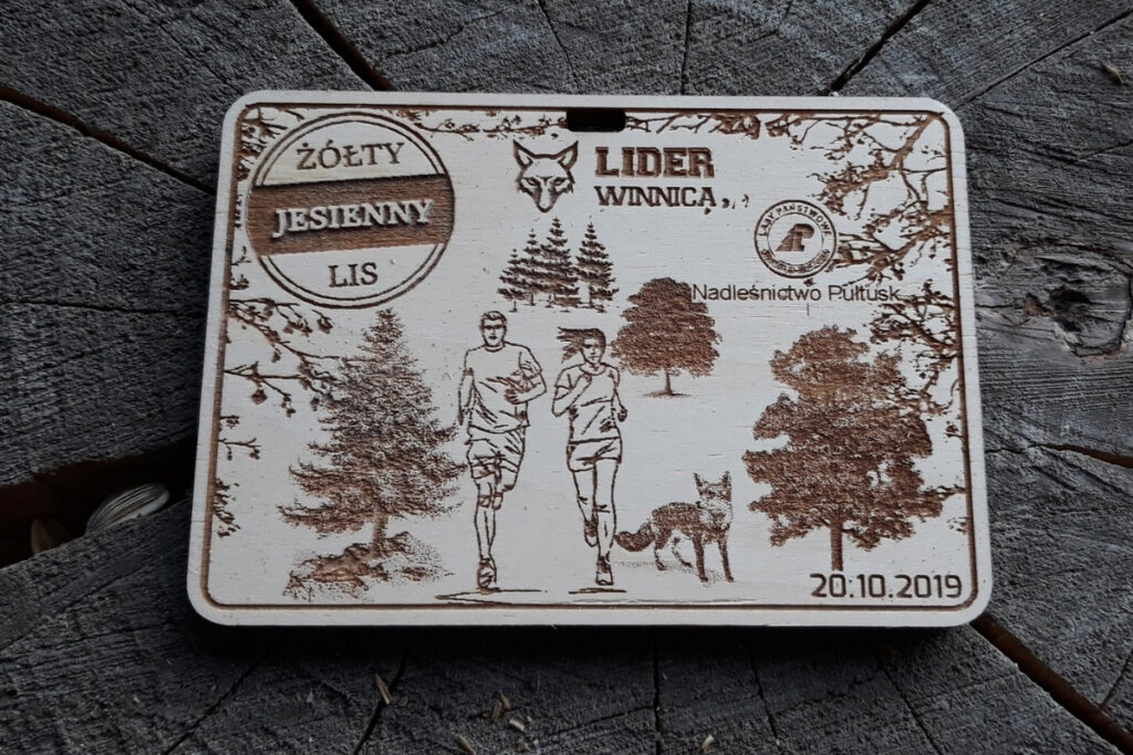 Medal na bieg jesienny z lisem, drewniane trofeum leśne, pamiątka Bieg Jesienny Lis, eko medal z grawerem zwierząt, medal brzozowy dla biegaczy.