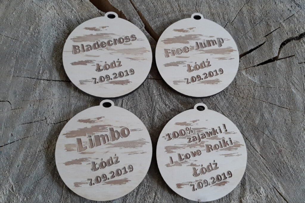 Medal dla rolkarzy z drewna, trofeum I Love Rolki, pamiątka z zawodów rolkowych, eko medal z grawerem rolki, drewniane medale sportowe dla dzieci i dorosłych.