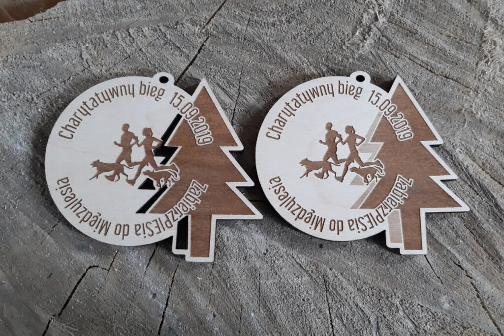 Medal dla psiarzy z drewna, trofeum charytatywne bieg z psem, eko medal psia łapa, pamiątka z dogtrekkingu, grawerowany medal drewniany dla wolontariuszy.”