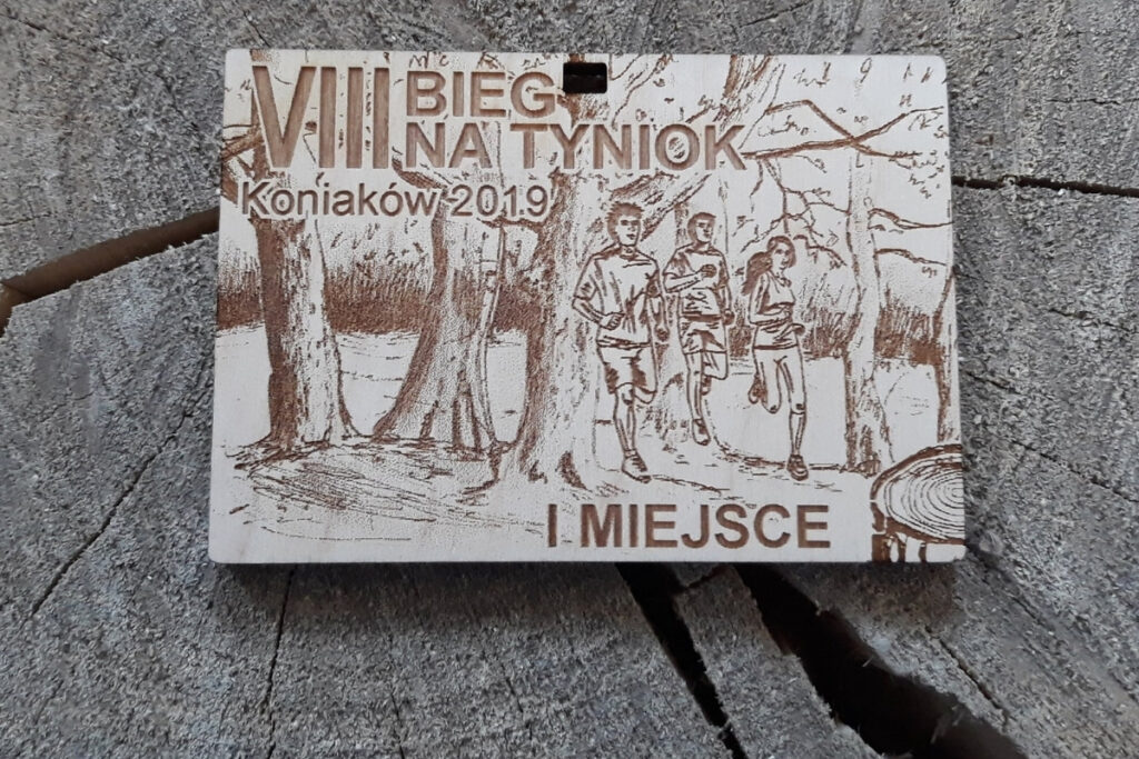 Medal leśny z drewna, trofeum Bieg na Tyniok, eko medal górski.