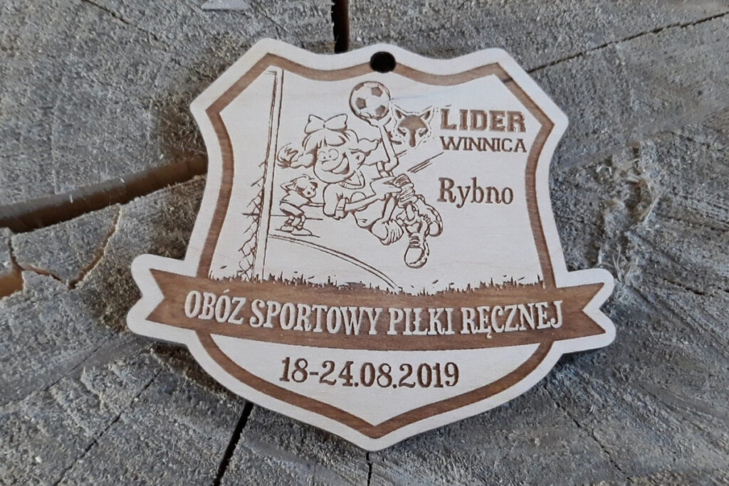 Medal handball dla dzieci, drewniane trofeum na obóz sportowy, eko medal za piłkę ręczną, pamiątka z obozu sportowego dla młodzieży, grawerowany medal brzozowy.