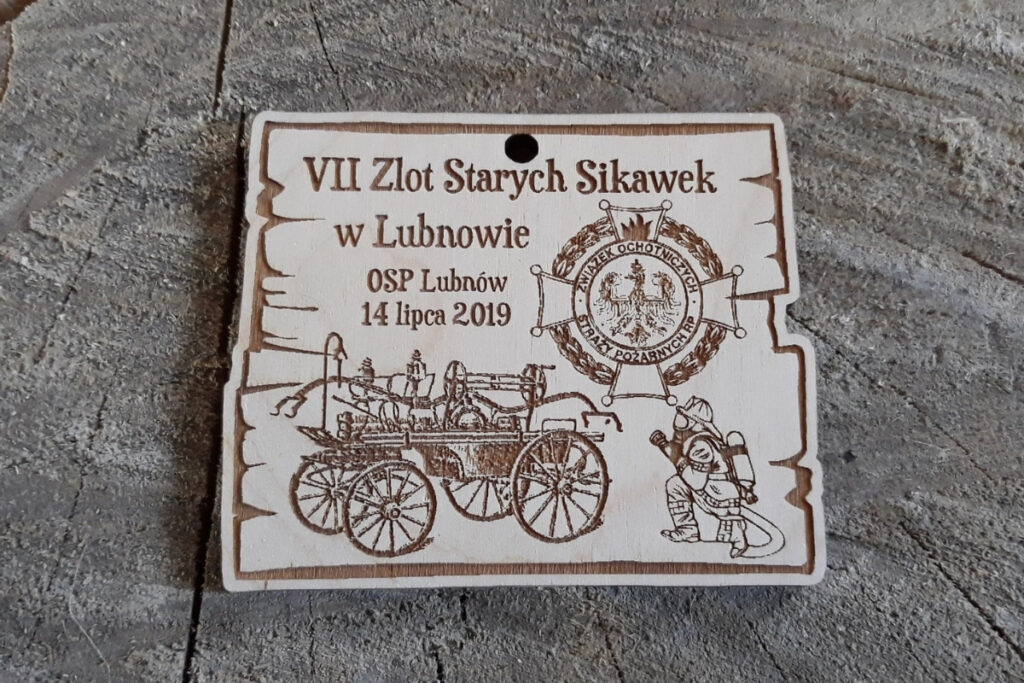 Medal za zawody strażackie, drewniane trofeum turniej sikawek, eko medal OSP, pamiątka z Lubnowa dla strażaków, grawerowany medal brzozowy turniejowy.