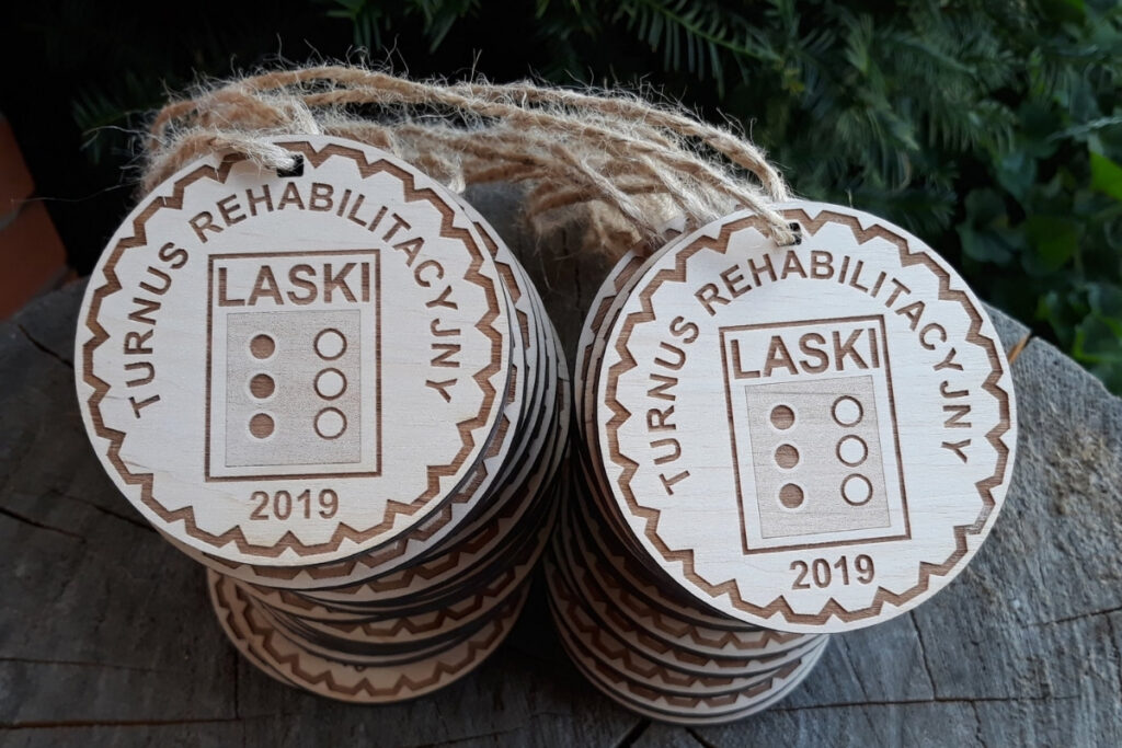 Medal rehabilitacyjny z drewna, trofeum dla dzieci niepełnosprawnych, eko medal Laski, pamiątka z turnusu rehabilitacyjnego
