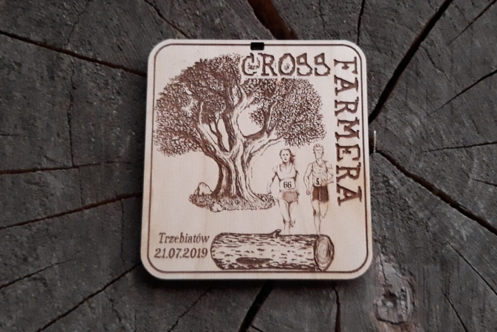 Medal Cross Farmera, drewniane trofeum biegowe.