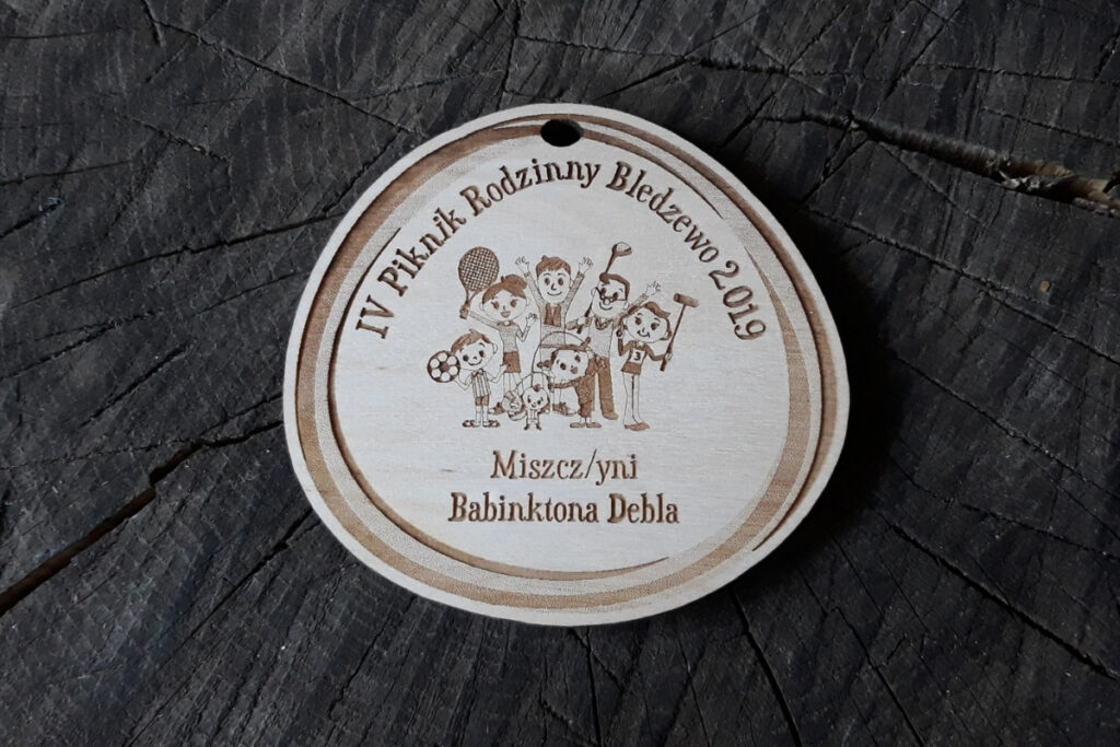 Medal na piknik rodzinny, drewniane trofeum dla dzieci i dorosłych.