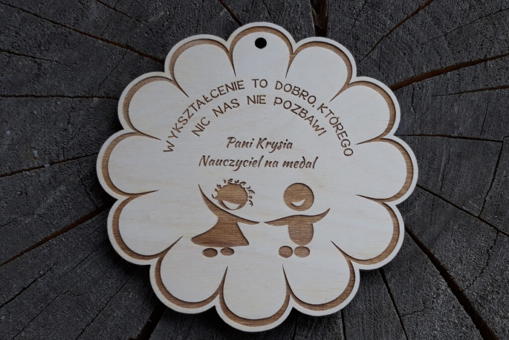 Medal dla nauczyciela z drewna, personalizowany prezent dla wychowawcy, eko podziękowanie dla nauczycielki.